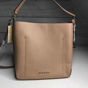 Michael Kors Hayes Bucket Shoulder NWT